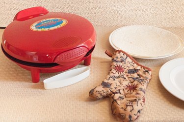  Santa Fe Quesadilla Maker: Home & Kitchen