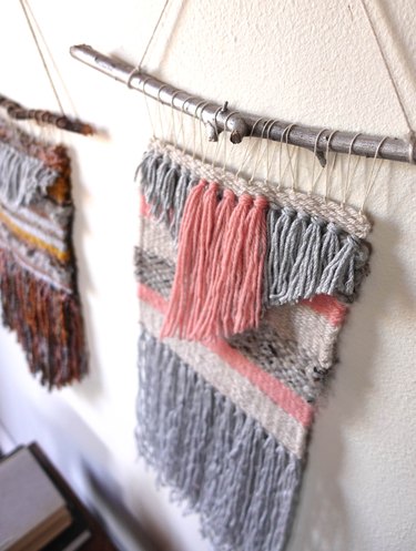 Easy woven wall hanging for beginners.