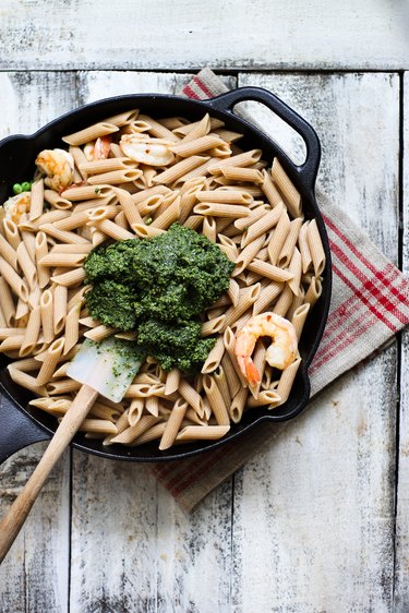 Healthy One Pot Meal: Whole Wheat Shrimp Pasta with Kale Pesto