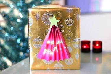 Illuminated Christmas tree gift wrap