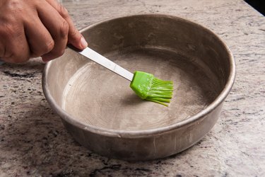 How to Grease a Cake Pan