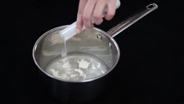 Sprinkling gelatin into cold water