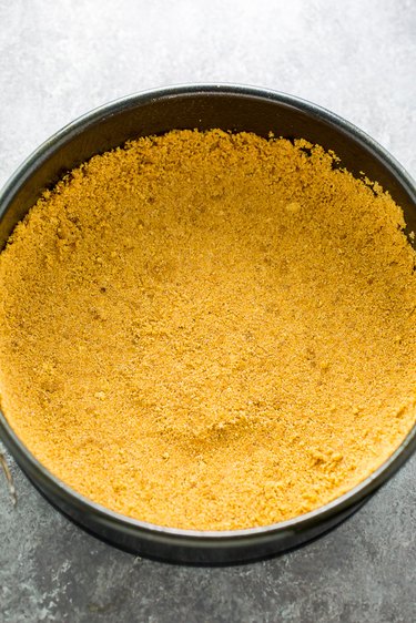 Press crumb mixture into prepared pan.