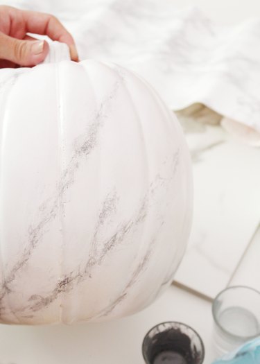 How to Give Your Pumpkins a Totally Chic Marble Effect