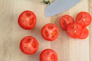 Tomatoes without tops.