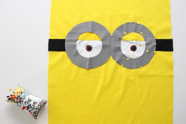 How to sew a minion pillowcase with 2 eyes and goggles