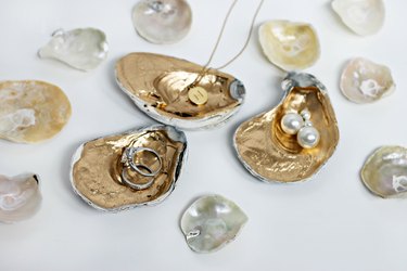 Oyster shell jewelry holder