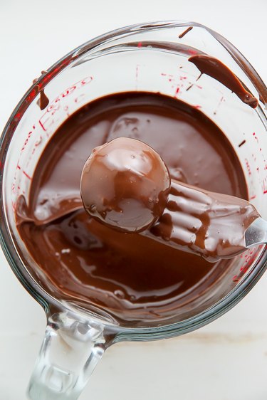 Dip chocolate balls in chocolate.