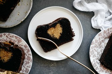 This Hidden Heart Cake is perfect for Valentine's Day!