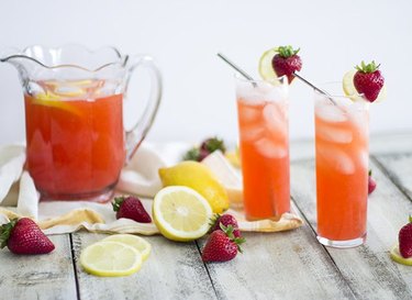 How to Make Old Fashioned Pink Lemonade