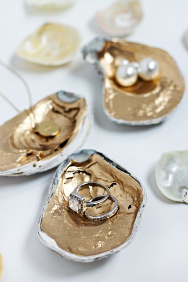 Oyster shell jewelry holder