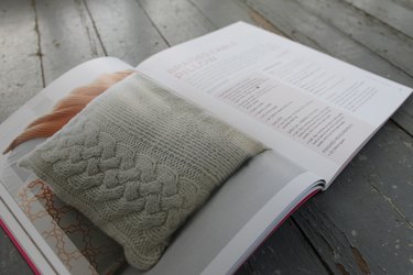 A cable knitting pattern