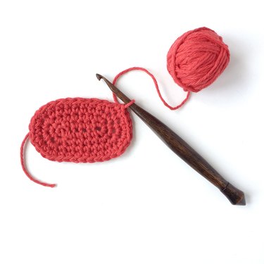 How to crochet an oval.