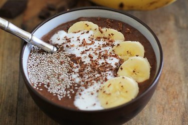 Cacao banana smoothie bowl.