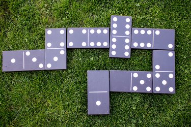 Lawn dominoes