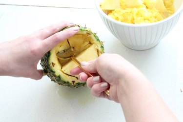 Hollowing out pineapple