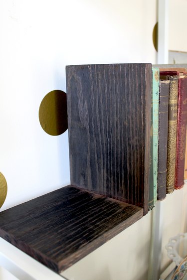 create custom bookends with a homemade coffee stain DIY