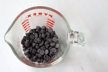 Chocolate chips for melting