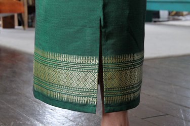 side skirt slit
