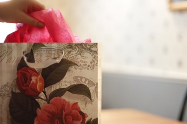 A guide to putting tissue paper in a gift bag : r/mildlyinteresting