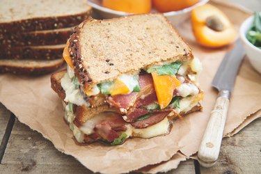 Bacon brie and apricot grilled cheese sandwich