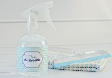 Homemade Glass and Mirror Cleaning Wipes