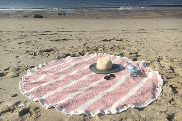 How to make a round beach towel