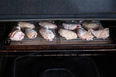 How to Make Crispy Chicken Wings in the Oven