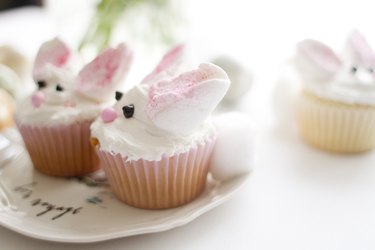 How to decorate a cute bunny cupcake