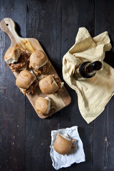Six mouthwatering chipotle beer chicken sliders.