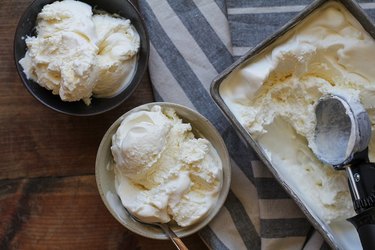 How to Make Vanilla Ice Cream With Only 3 Ingredients | ehow