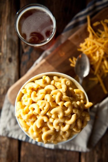 slow cooker mac and cheese with beer