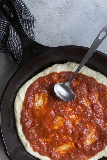 How to Bake Pizza on a Cast Iron Skillet | eHow