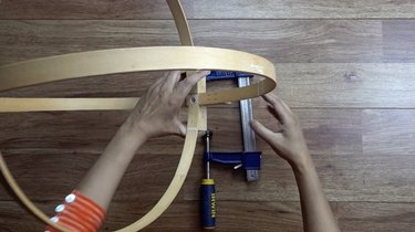 Assembling DIY orb pendant light using embroidery or quilting hoops