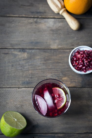 Pomegranate Gin and Tonic Cocktail | eHow