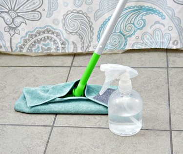 clean tile floors with baking soda and vinegar