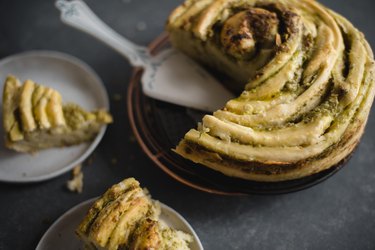 This Cheesy Herb Swirl Bread is the perfect comfort food.