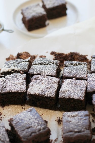Cut brownies dusted with powdered sugar.