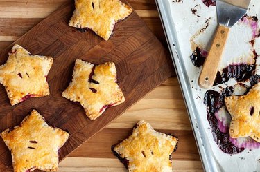 star shaped berry hand pies