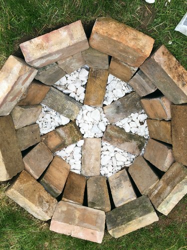 How to Build a Brick Fire Pit in Your Backyard