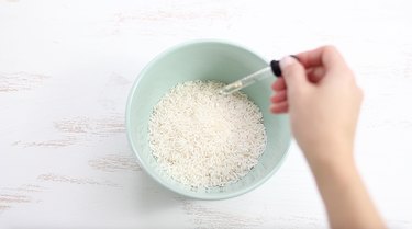 Mixing rice and essential oil