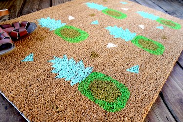 DIY How to Make a Cheerful Pineapple Doormat