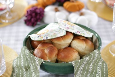 This holiday season, keep your rolls fresh and, at the same time, add some serious style to your table with a DIY fabric roll cover.