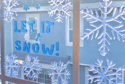 DIY Hot Glue Snowflake Ornaments