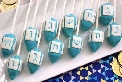 dreidel cake pops