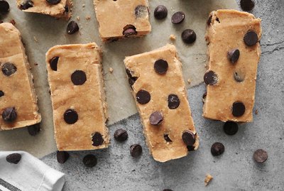 Chocolate chip cookie dough protein bars