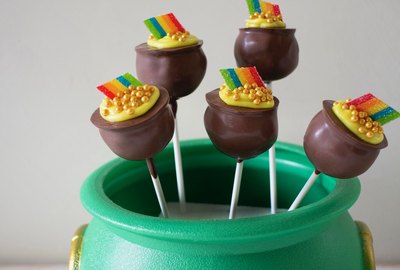 DIY Pot of Gold Cake Pops