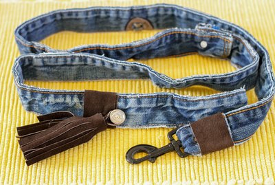 If your leash has seen better days or you just want to make something different for your walks in the park, make a new one from the waistbands of a couple of old pairs of jeans.