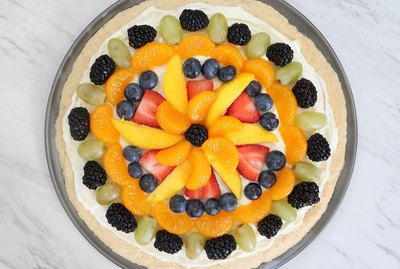 Fruit tart pizza