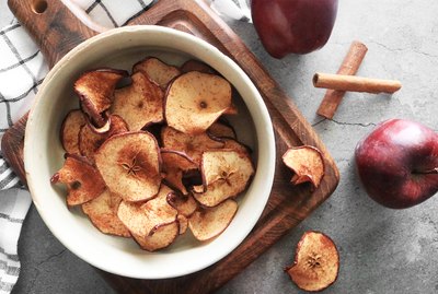 Baked cinnamon apple chips